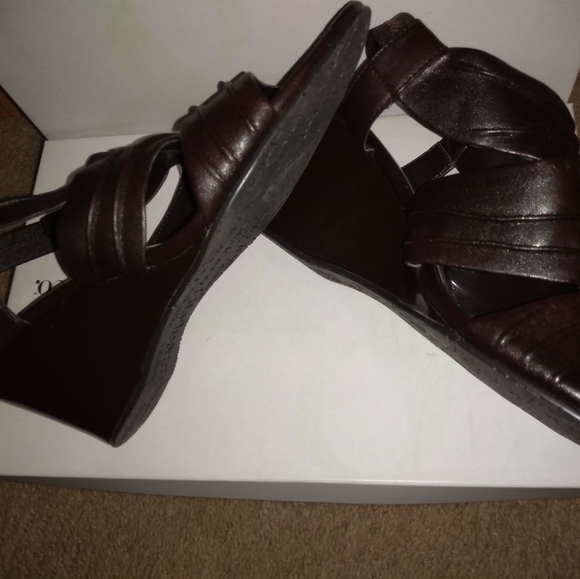 Shoes - Picture 2 of 4